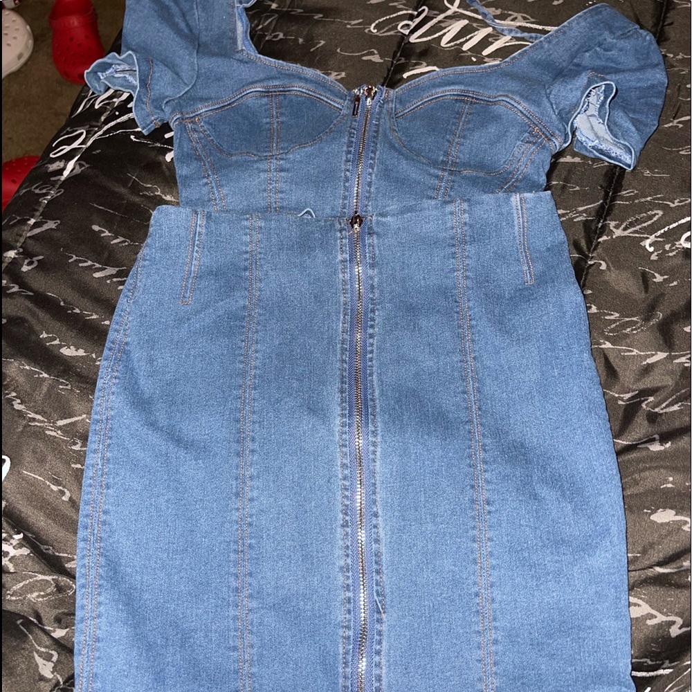 a two piece set the top is a small the skirt is a large i can sell them separate